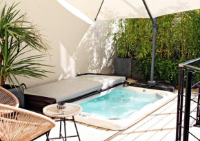 Super Central, Spacious, Sunny Large Deck & SPA